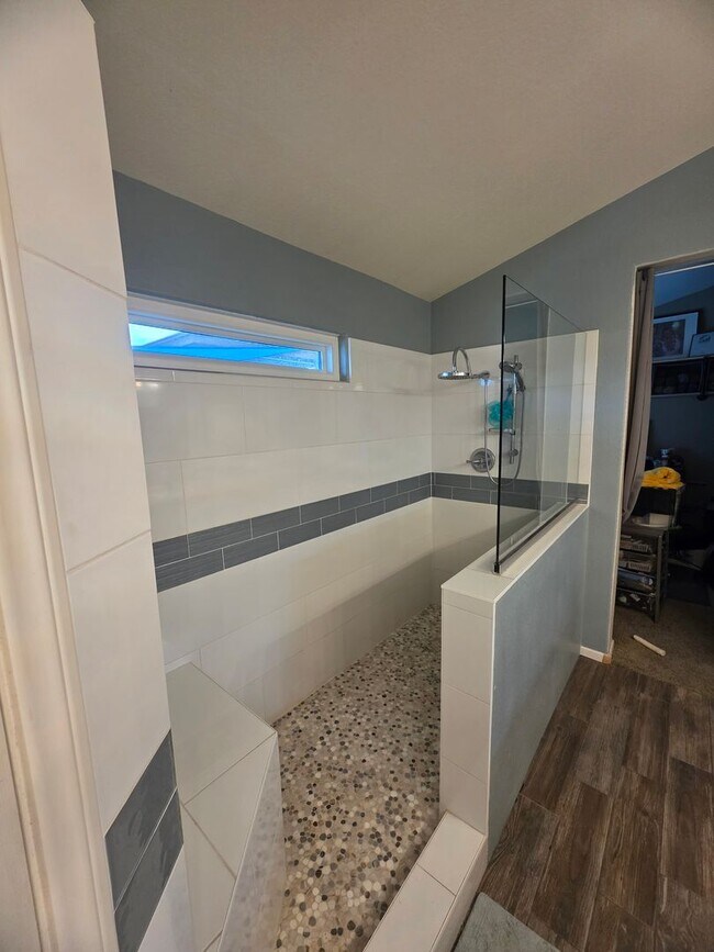 Building Photo - This Home Is Loaded!