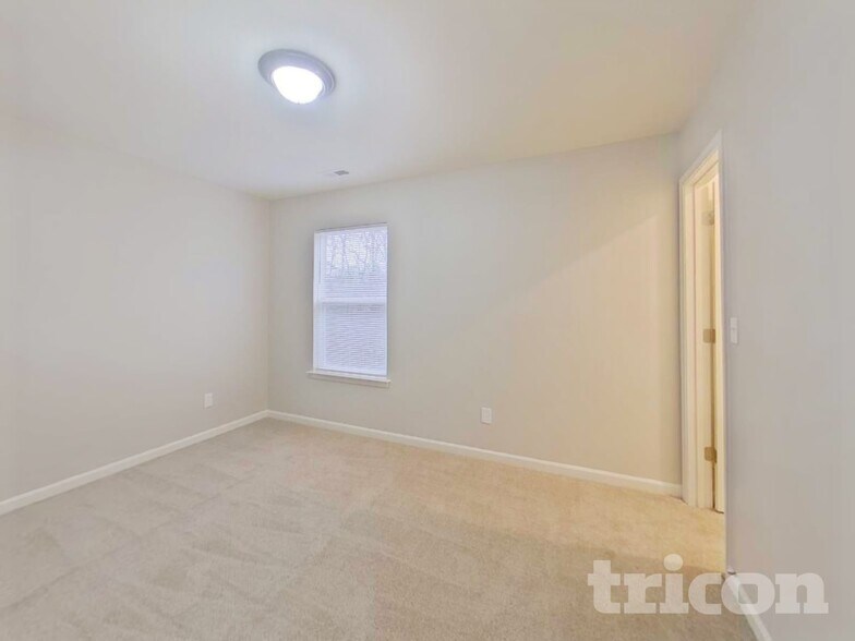 Building Photo - 11709 Oak St