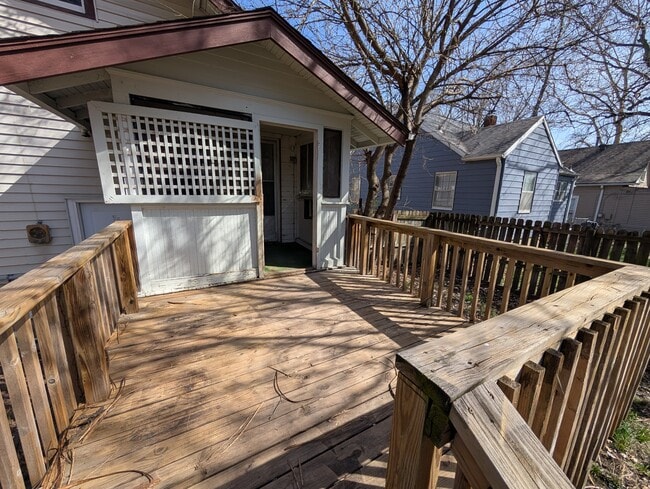 Building Photo - 2007 SW Lane St