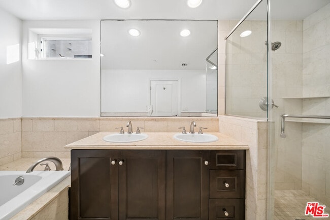 Building Photo - 1050 S Holt Ave