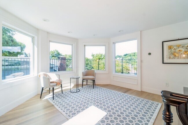 Building Photo - 89 University Rd