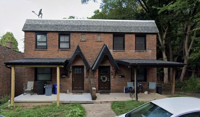 Building Photo - MODERN 2 BEDROOM, 1 BATHROOM TOWNHOUSE - GARFIELD