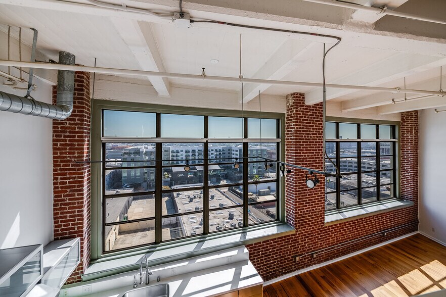Building Photo - 1850 E Industrial St