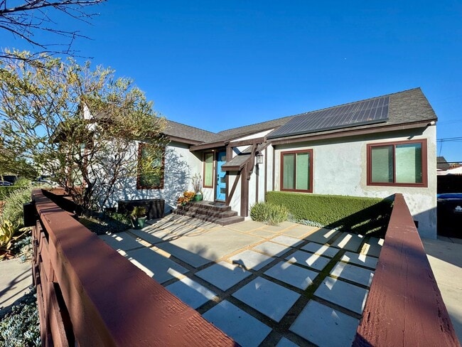 Building Photo - Stunning 3-bedroom, 2-bathroom home in Leimert Park area