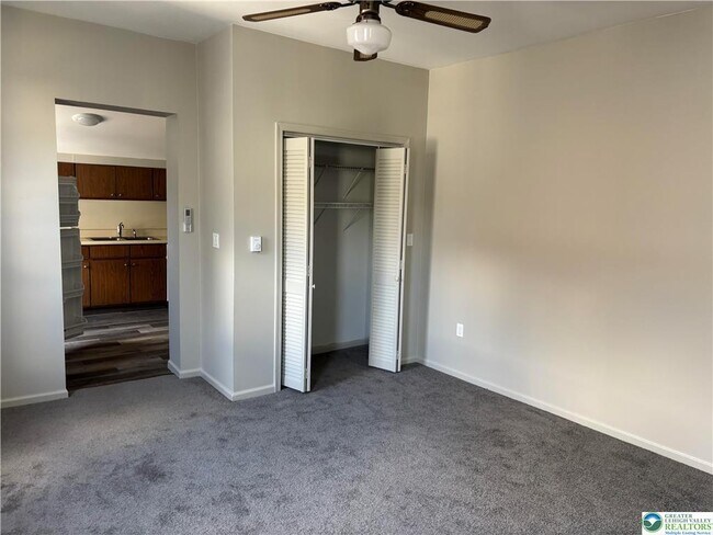 Building Photo - 3951 Mountain View Dr
