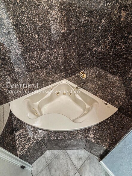 Building Photo - 7669 S Cove Cir