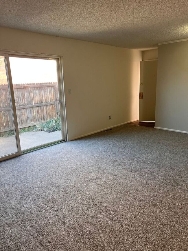 Building Photo - Spacious Three Bedroom Townhome in Westmin...