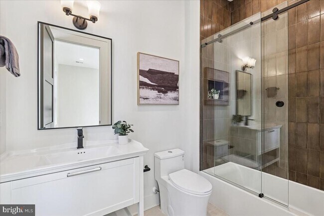 Building Photo - 4428 Albemarle St NW