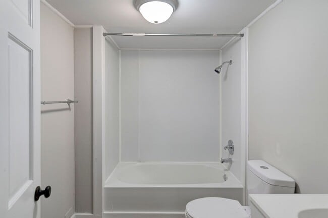Building Photo - Beautiful historic home for rent in The Av...