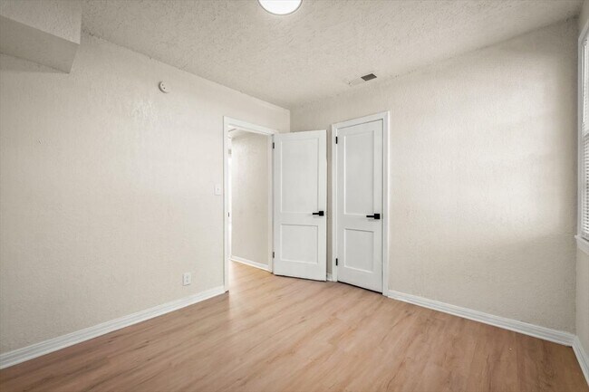 Building Photo - 981 McTyre Ct