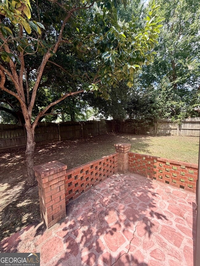 Building Photo - 213 Carrington Ln