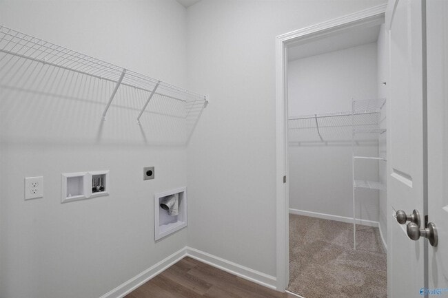 Building Photo - Move In Special!! 1/2 Off First Month's Re...