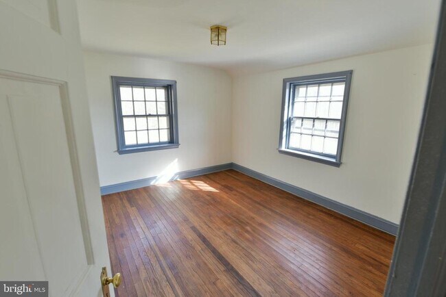 Building Photo - 1310 Creek Rd