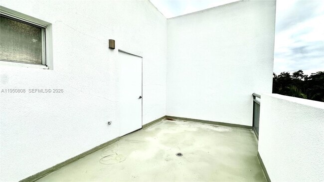 Building Photo - 814 NE 19th Ave