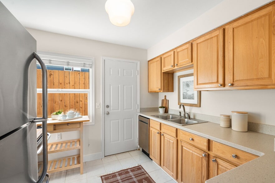 Building Photo - 2438 NE Killingsworth St.