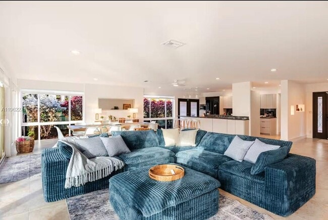 Building Photo - 636 Hibiscus Dr