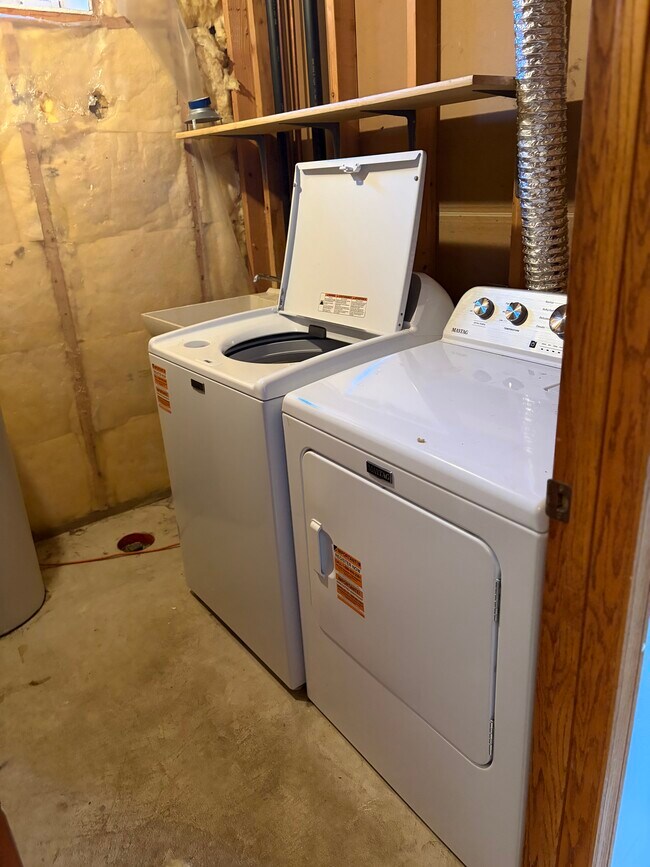 Building Photo - 1018 N Benton Dr