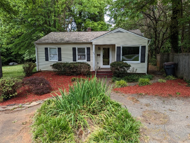 Building Photo - 828 Crescent Dr