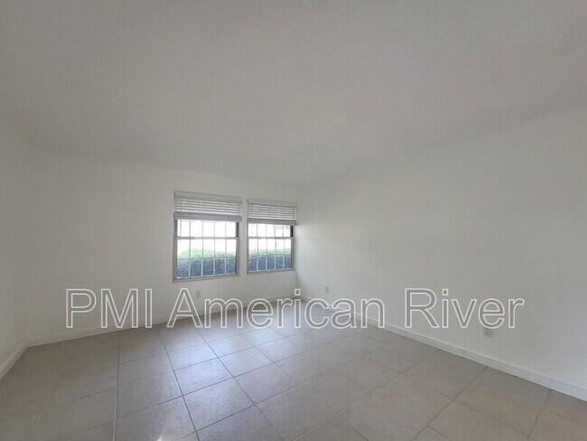 Building Photo - 8629 La Riviera Dr