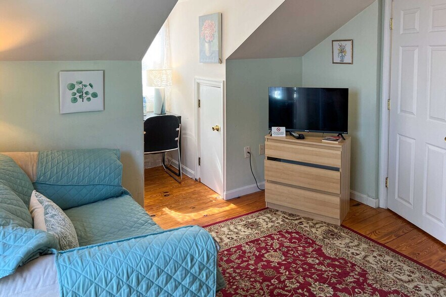 Building Photo - 1414 Regester Ave