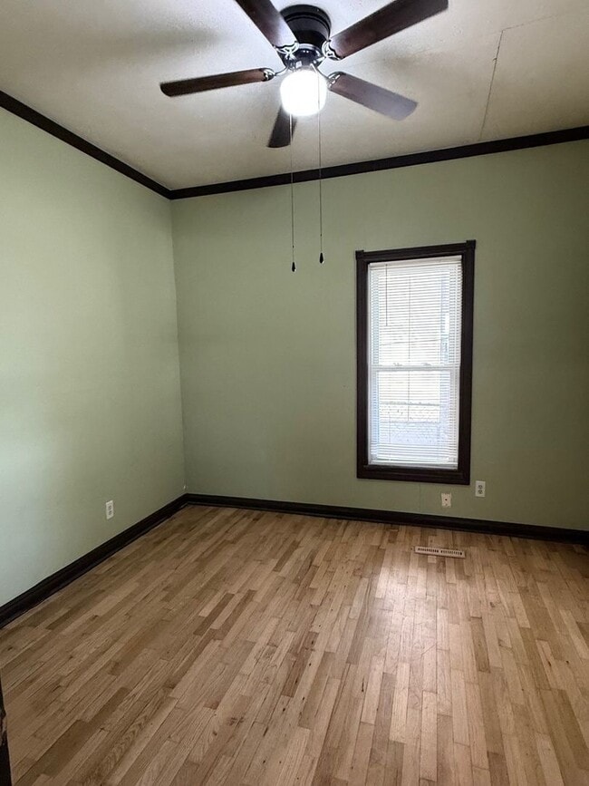 Building Photo - Quaint 2-Bedroom Bungalow Near Ft. Riley!