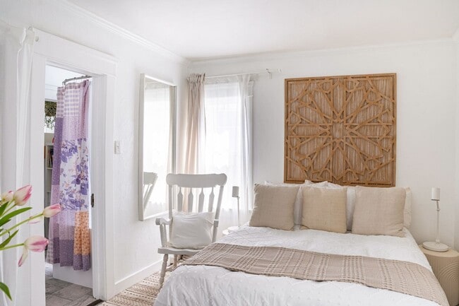 Building Photo - Charming 2BR Spanish Bungalow in Long Beach