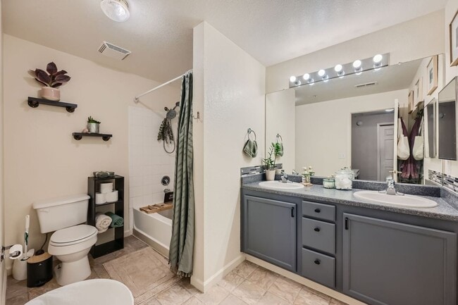 Building Photo - 1 bed 1 bath w/ near DIA! $500 MOVE IN SPECIAL