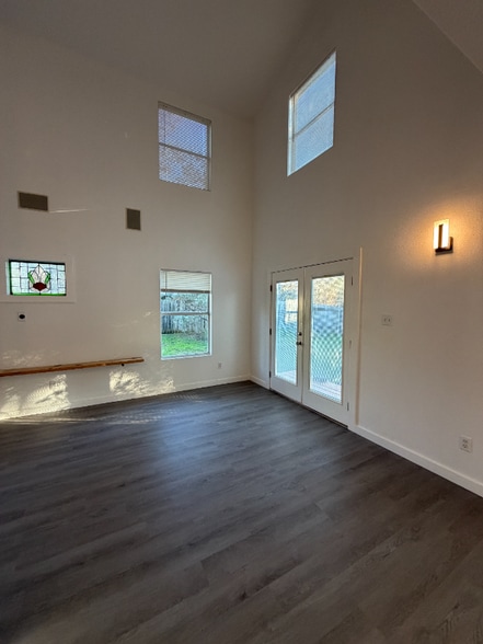 Building Photo - 1410 Ashwood Rd