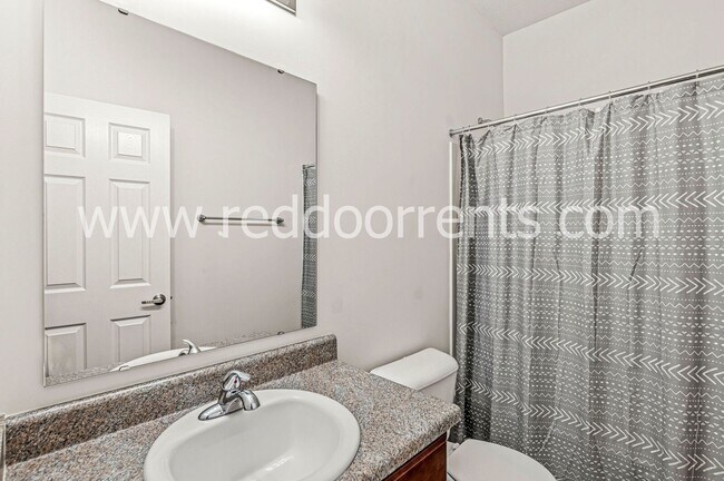 Building Photo - Family-Friendly Fortville Living