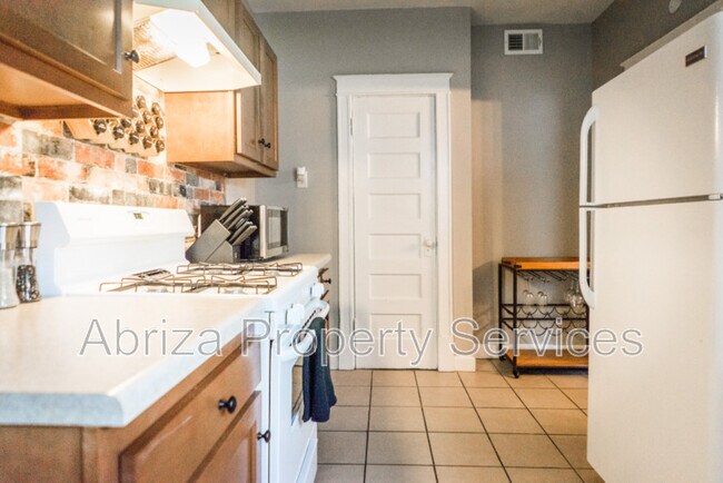 Building Photo - 1651 S Spring Ave