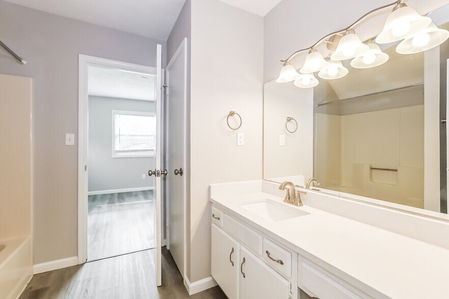 Building Photo - 8460 Countryside Ct