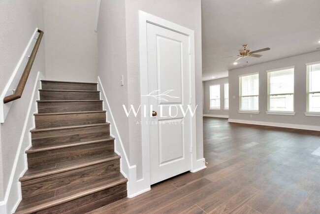 Building Photo - Spacious 4-Bedroom Home – 6 Weeks FREE Rent!