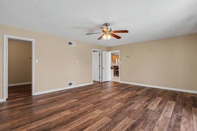 Building Photo - 209 Casparus Way