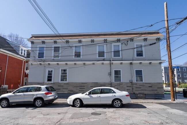 Building Photo - 330 Beacon St