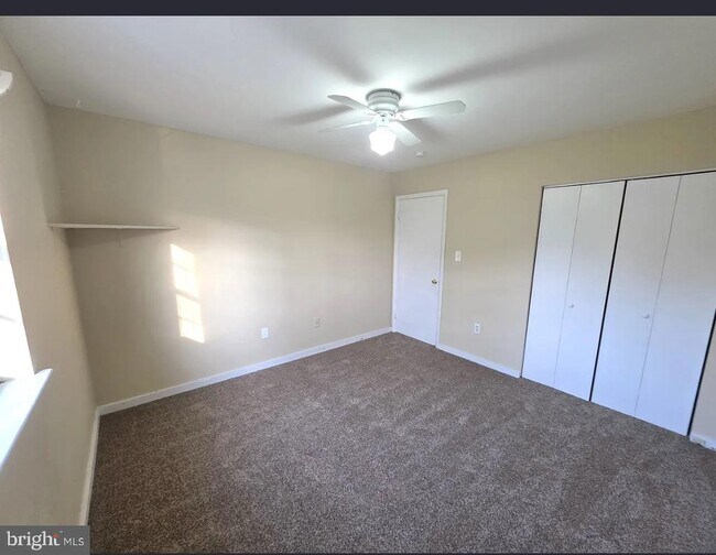 Building Photo - 525 Blackbird Dr