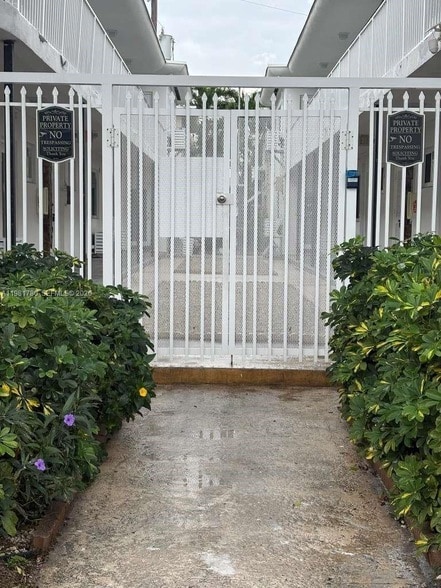 Building Photo - 6890 Abbott Ave