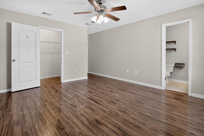 Building Photo - 3151 Forrest Ave