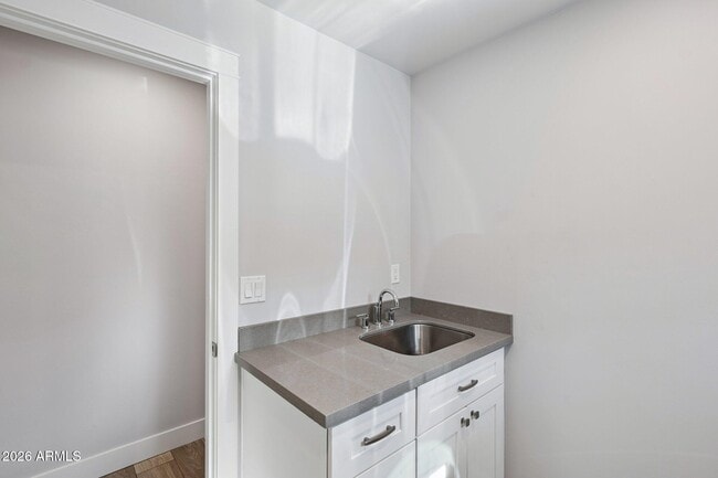 Building Photo - 4232 North 19th Pl