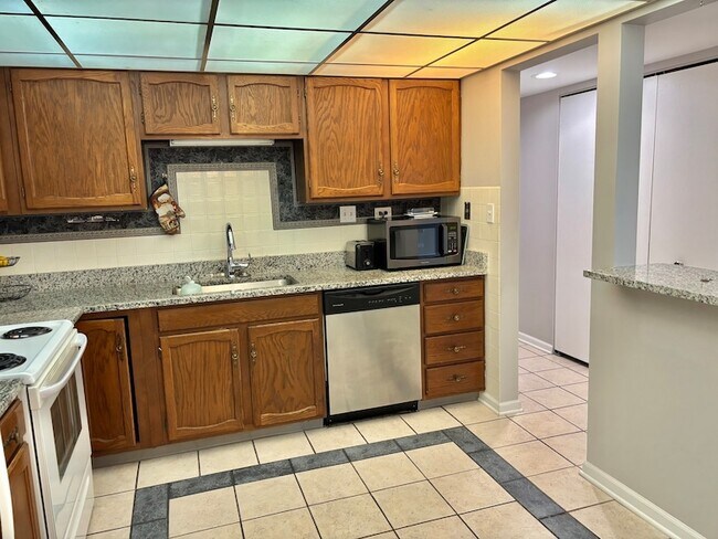 Building Photo - 375 Plum Creek Dr