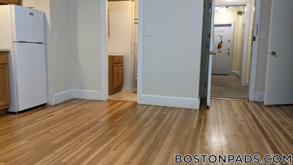 Building Photo - 33 Lancaster Terrace