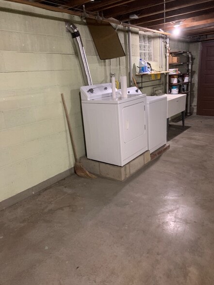 Washer/Dryer - 916 Portland St