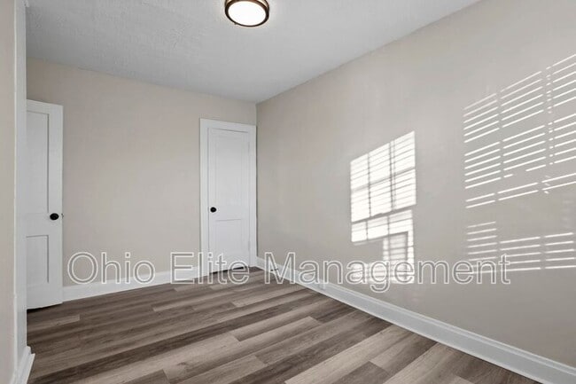 Building Photo - 1398 S Ohio Ave