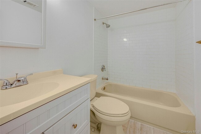 Building Photo - 174 Sagamore Hills Dr