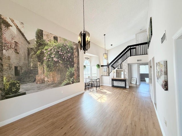 Building Photo - 13206 Glenmoor Dr