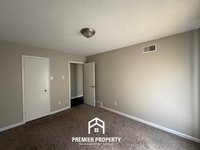 Building Photo - 3-Bedroom Single-Family Home for Rent in Memphis, TN - Vaulted Ceilings & Fenced Backyard