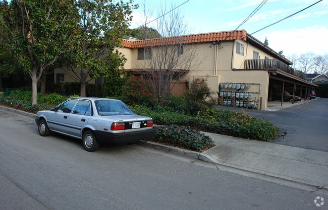 Primary Photo - Chiquita Garden Apartments
