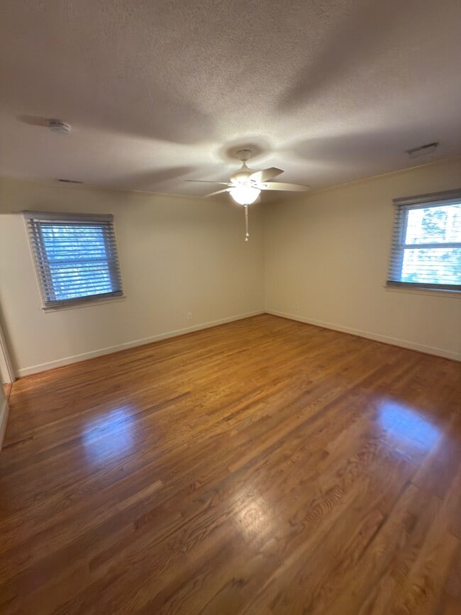 Building Photo - 109 Circle Dr