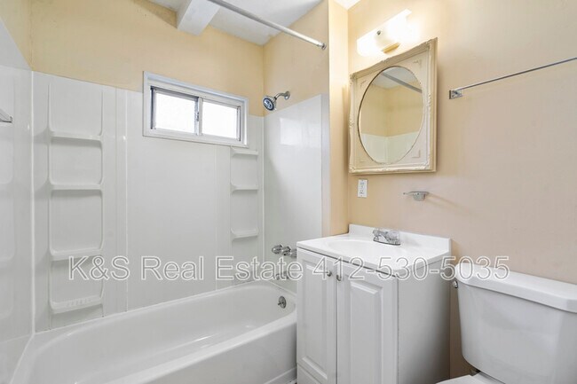 Building Photo - 2721 Berg St