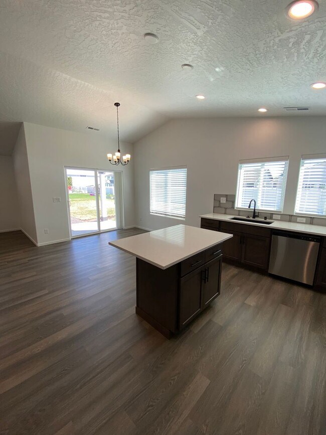 Building Photo - New Construction 3 Bed, 2 Bath House in Sp...