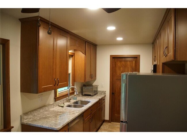 Building Photo - 3006 Atwood Dr